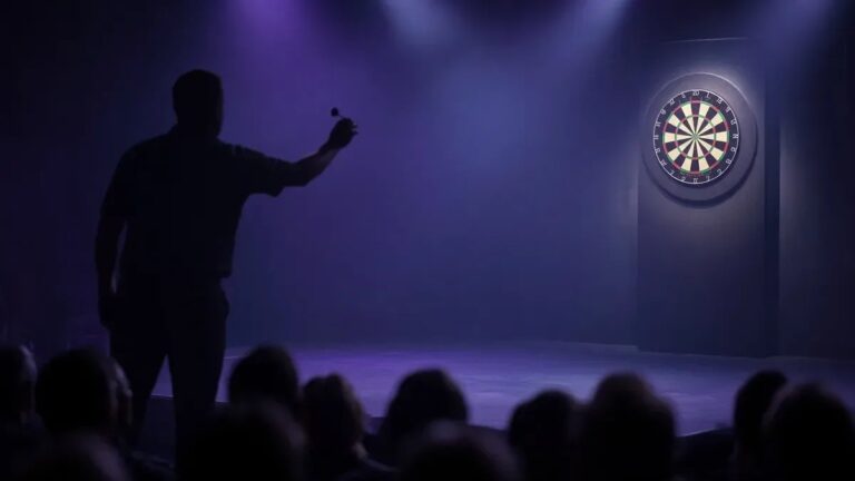 Darts-taulu viileässä lavavalaistuksessa World Grand Prix 2026 -kaavion kuvituksena, anonyymi areena ilman tunnuksia.