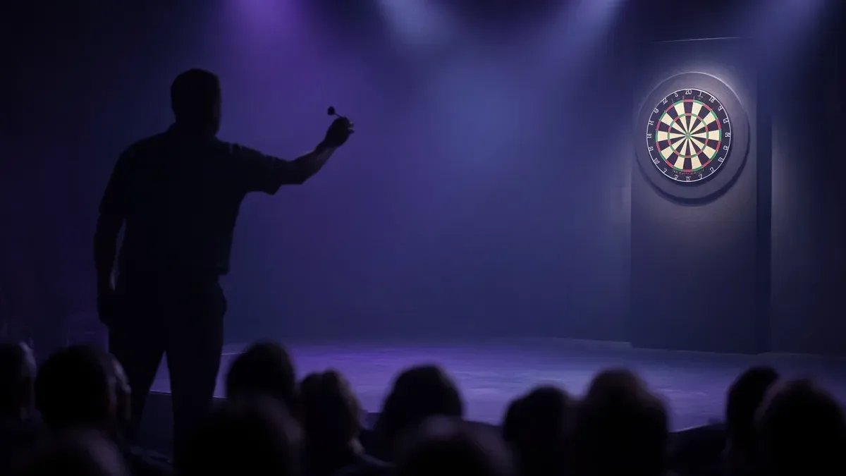 Darts-taulu viileässä lavavalaistuksessa World Grand Prix 2026 -kaavion kuvituksena, anonyymi areena ilman tunnuksia.