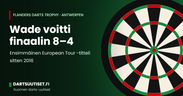 Darts-pelaaja nostaa pokaalia Flanders Darts Trophyn finaalin jälkeen Antwerp Expon lavalla.