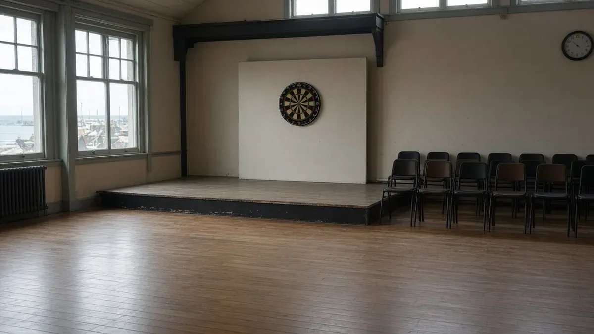 Darts-taulu valoisassa merenrantahallissa WDF British Open 2026 -viikonlopun kuvituksena, anonyymi sali ilman tunnuksia.