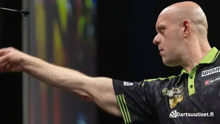 Michael van Gerwen heittää Premier League Dartsissa Berliinissä 2026.