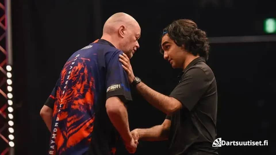 Swiss Darts Trophy St. Jakobshallessa, kättely lavalla.